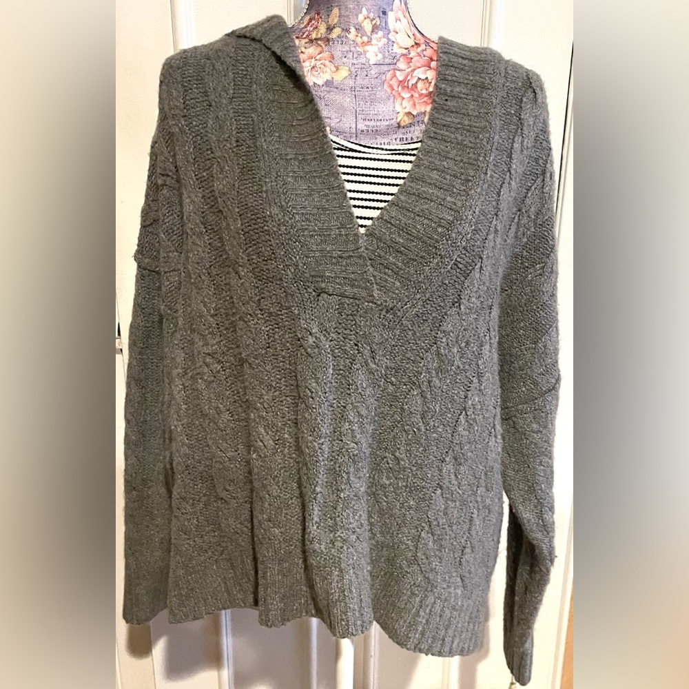 American Eagle Light Gray Open Knit V-Neck with Hood Sweater